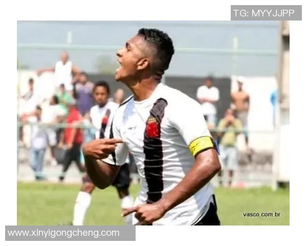 足球场上的明星名字男生篇：盘点那些既帅气又有魅力的球星英文名